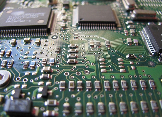 Verkenning van circuitontwerp, digitale en analoge elektronica, micro-elektronica en halfgeleiders